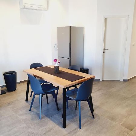 Modern Apartment Ana Premantura Esterno foto