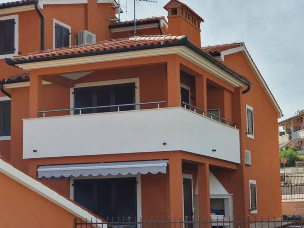 Modern Apartment Ana Premantura Esterno foto